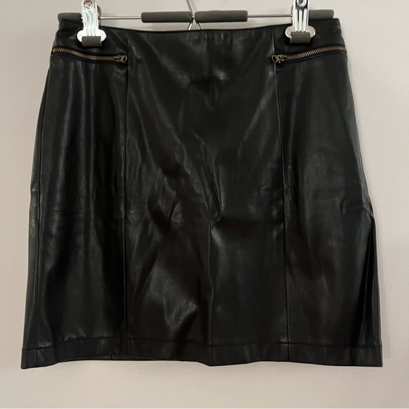 Black NAF NAF faux leather skirt from Paris - Picture 1 of 3